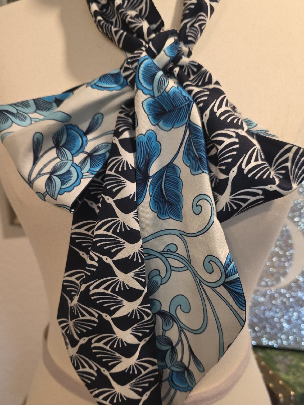 Blue Floral Pattern Women's Neck Scarf